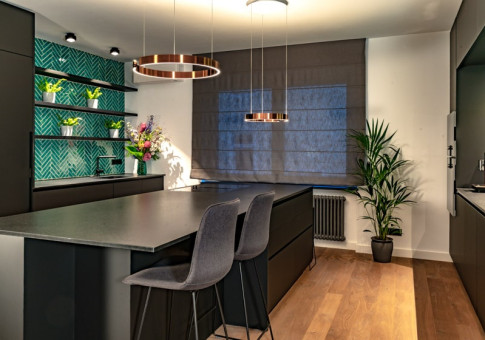 Schwarz matte Küche vom Schreiner und Innenarchitekten aus München