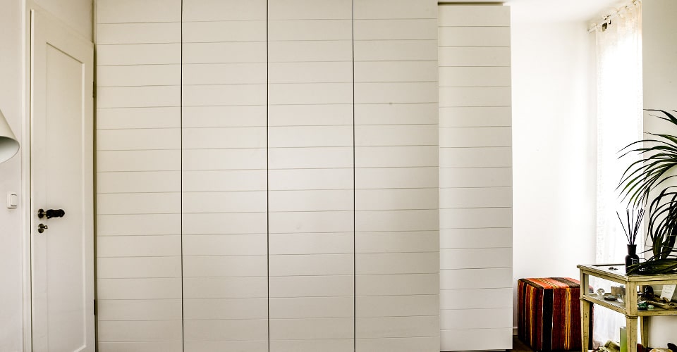 Einbauschrank-Schreinermoebel-weiss-1