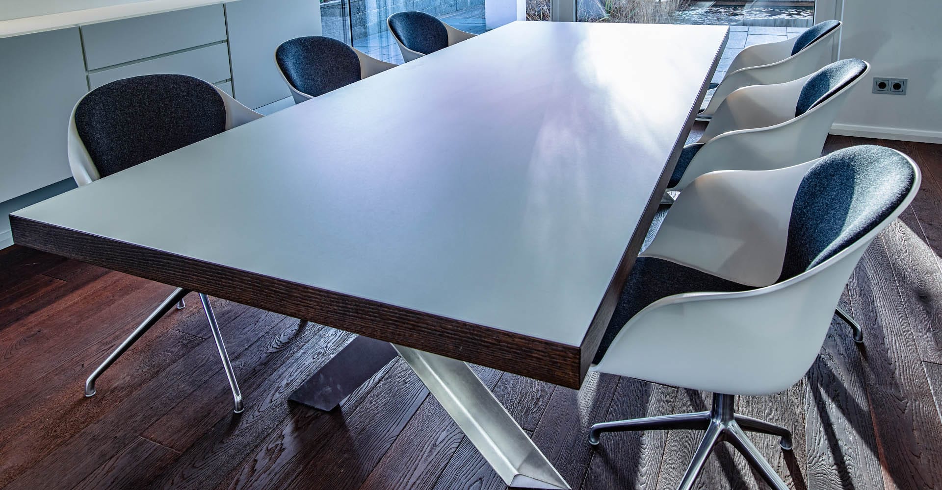 Moderner Esszimmer Tisch aus Holz vom Schreiner