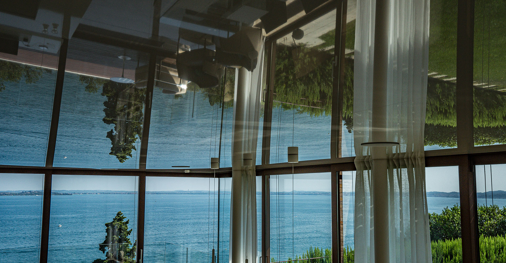 Spiegeldecke in Luxus-Villa am Gardasee