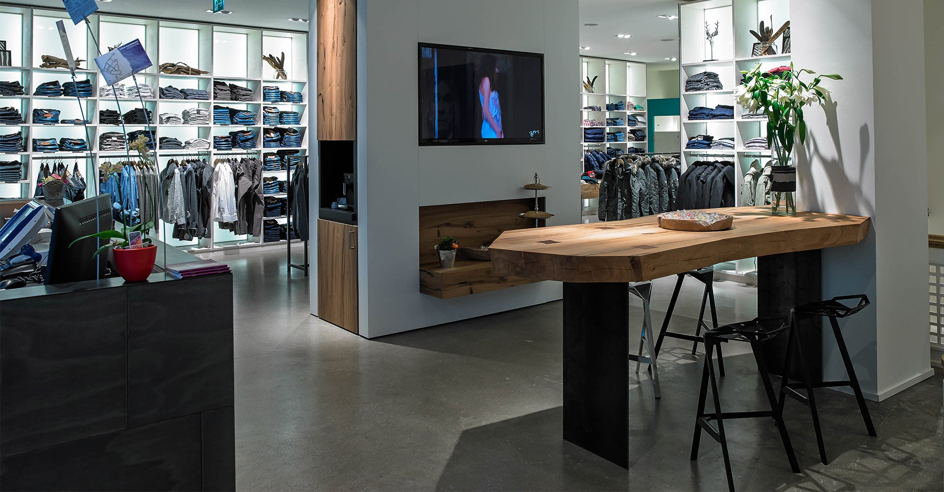 Jeans Store Textilgeschäft Ladenbau