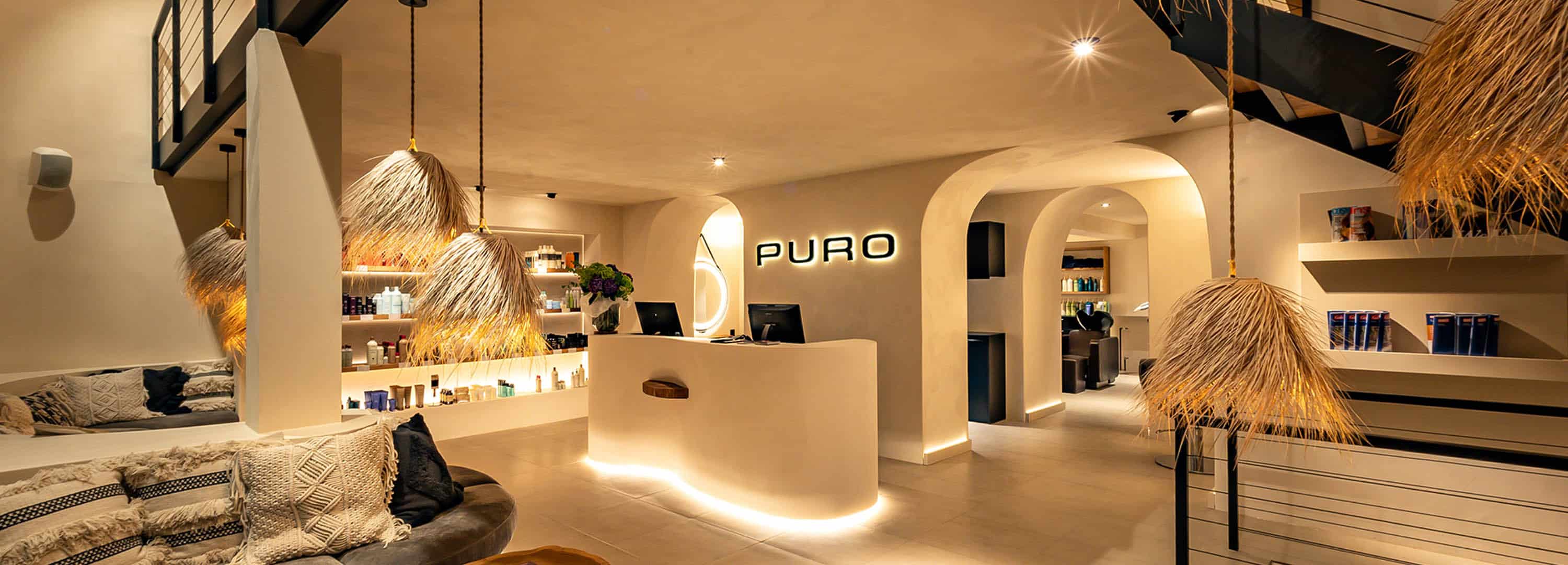 Eingangsbereich des Friseurs Puro mit Friseureinrichtung